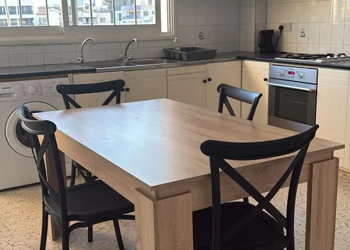 Проживання в сім'ї Ancient View With Smart Tv & Netflix Ларнака