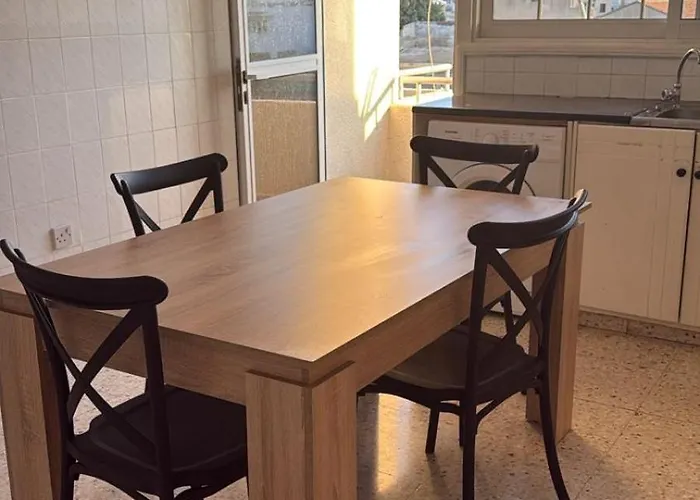 Проживання в сім'ї Ancient View With Smart Tv & Netflix Ларнака